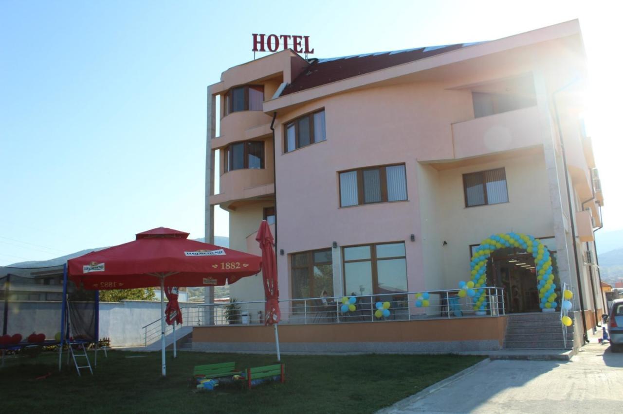 Семеен Хотел Дани Asenovgrad Exterior photo